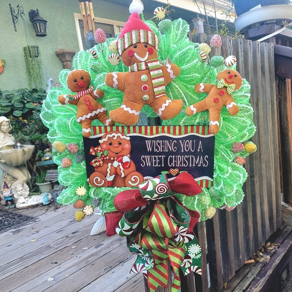Christmas Gingerbread Cookie Wreath Deco Mesh Bow Gumdrops - Picture 4 of 11